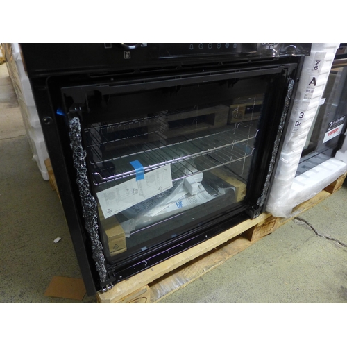 4196 - Beko built in oven (Door needs attention/transit damage) *This lot is subject to VAT