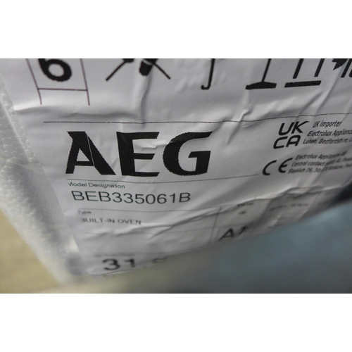 4208 - AEG built in electric oven *This lot is subject to VAT