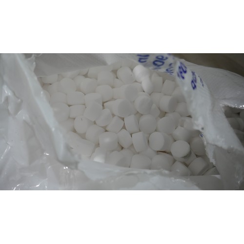 6475 - Large quantity of Tablet Salt  (341-286,293-305) *This lot is subject to Vat