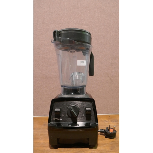 6050 - Kilner 8L Vintage Drink Dispenser & a Vitamix Explorian Blender, Original RRP £299.99 + Vat  *This l... 