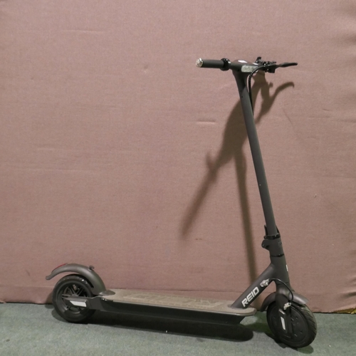 6067 - Reid Electric Scooter Evo - missing a handle (342-427) *This lot is subject to Vat