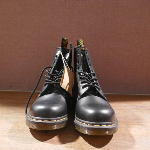 6173 - Dr Martens smooth Black leather odd ankle boots with box, Left UK9.5, Right UK10 *This lot is subjec... 