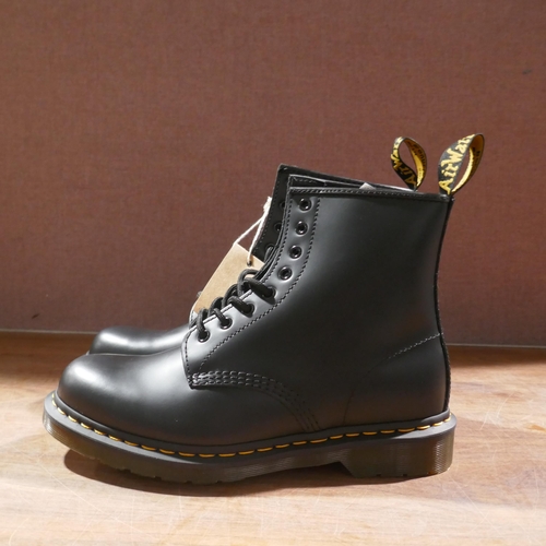 6173 - Dr Martens smooth Black leather odd ankle boots with box, Left UK9.5, Right UK10 *This lot is subjec... 