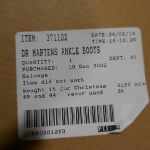 6173 - Dr Martens smooth Black leather odd ankle boots with box, Left UK9.5, Right UK10 *This lot is subjec... 