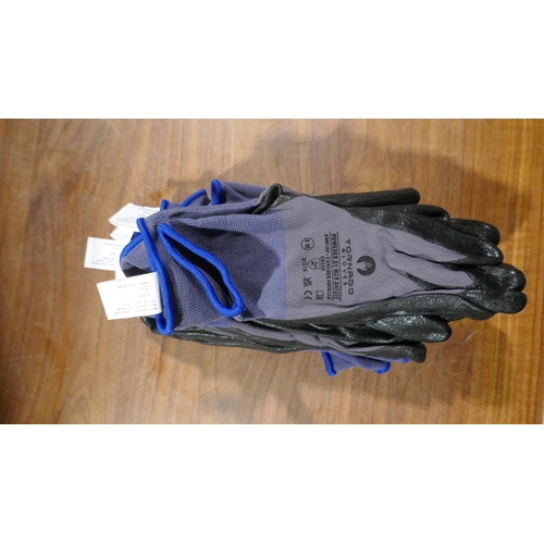 6174 - A quantity of Tornado work gloves *This lot is subject VAT