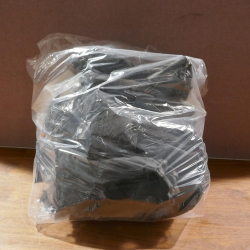 6203 - A large bag containing Fieldsheer 3M heated gloves *This lot is subject VAT