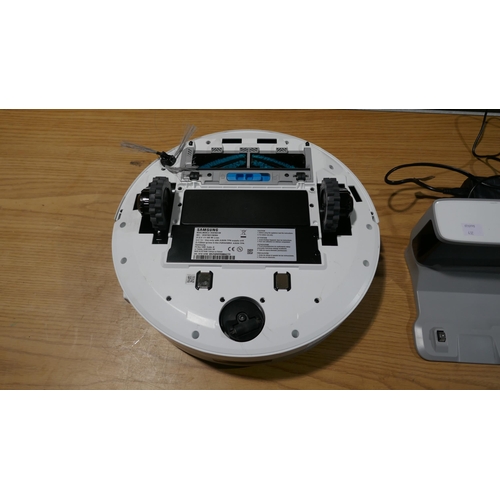 6007 - Samsung Jetbot Robot Vacuum cleaner and charging dock  - This lot requires a UK adapter (342-432) *T... 