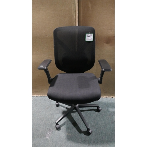 6030 - True Mesh swivel chair (348-340) *This lot is subject to Vat