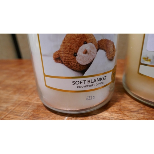 6078 - Three Yankee Candles - Soft Blanket/Vanilla/Sparkling Cinnamon  (342-2) *This lot is subject to Vat