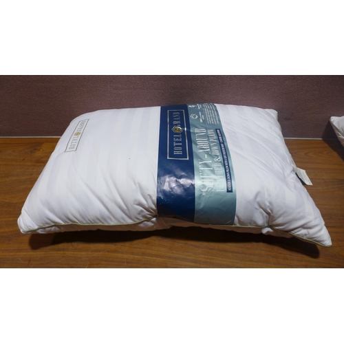 6259 - Two hotel grand jumbo pillows (342-812)  * This lot is subject to vat