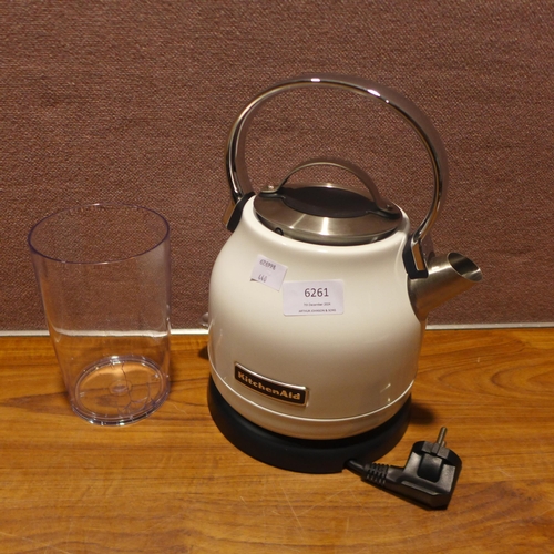 6261 - Kitchenaid Classic Kettle and Kitchenaid Hand Blender - This lot requires a UK adapter (342-440,460)... 