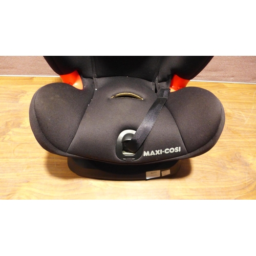 6277 - Maxi-Cosi Titan Car seat   (342-239) *This lot is subject to Vat