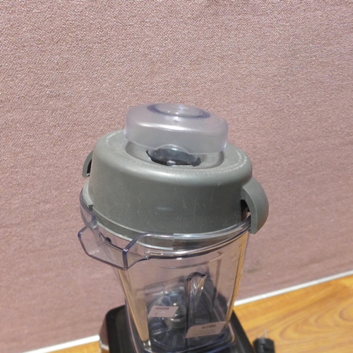 6286 - Vitamix E310 Blender  - This lot requires a UK adapter (342-7) *This lot is subject to Vat