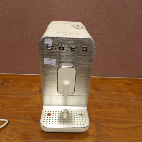 6300 - Smeg Bean To Cup Coffee Machine  - This lot requires a UK adapter (342-337) *This lot is subject to ... 