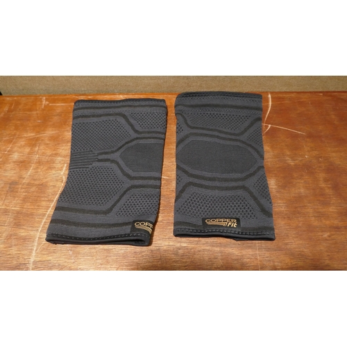 6134 - Two copper elite knitted knee sleeves S/M *This lot is subject to vat