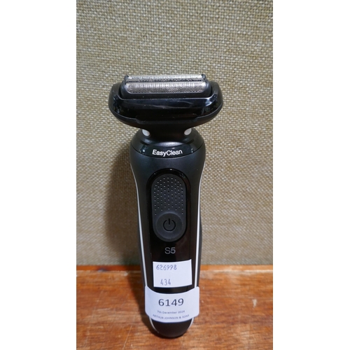 6149 - Braun Shaver Series 5 - This lot requires a UK adapter (342-434) *This lot is subject to Vat