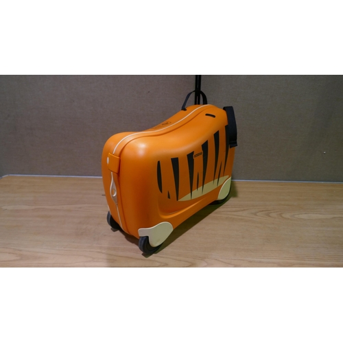 6377 - American Tourister Ride On Kids Suitcase  (348-362) *This lot is subject to Vat