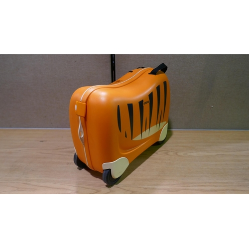 6378 - American Tourister Ride On Kids Suitcase  (348-361) *This lot is subject to Vat