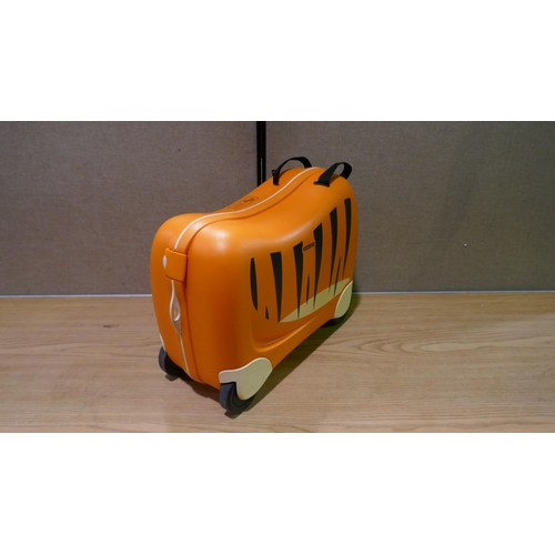 6379 - American Tourister Ride On Kids Suitcase  (348-360) *This lot is subject to Vat