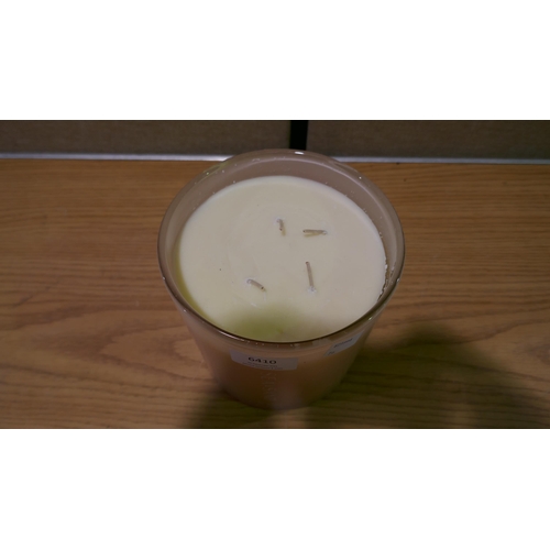 6410 - Sand & Fog Coconut and Palm Candle    (348-78) *This lot is subject to Vat