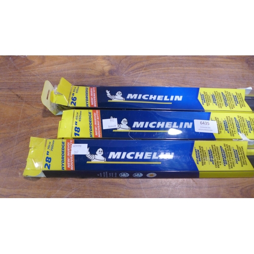 6435 - Three Michelin Hydroedge Wiperblades (18