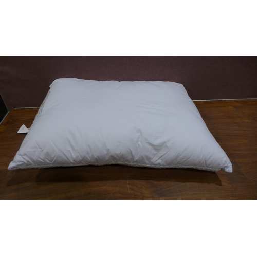 6450 - Hotel Grand Summer/Winter Pillows (348-415) *This lot is subject to Vat