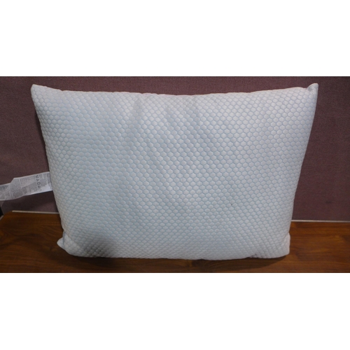 6450 - Hotel Grand Summer/Winter Pillows (348-415) *This lot is subject to Vat