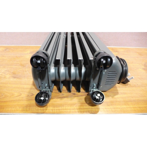 6452 - Delonghi Oil Filled Grey Radiator   (348-386) *This lot is subject to Vat