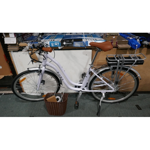 6474 - Pure Free Step E-Bike  - This lot requires a UK adapter (342-520) *This lot is subject to Vat