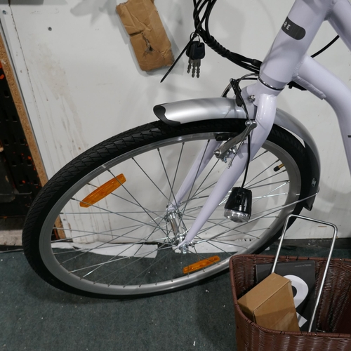 6474 - Pure Free Step E-Bike  - This lot requires a UK adapter (342-520) *This lot is subject to Vat