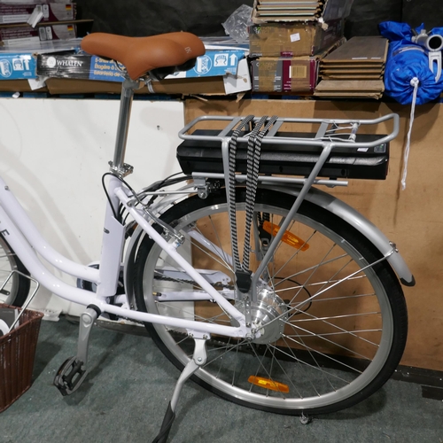 6474 - Pure Free Step E-Bike  - This lot requires a UK adapter (342-520) *This lot is subject to Vat