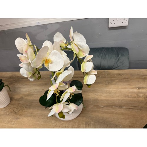 3024 - A triple artificial Orchid arrangement, H 45cms (54841319)   #