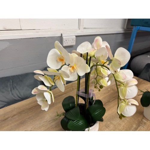 3024 - A triple artificial Orchid arrangement, H 45cms (54841319)   #