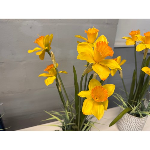 3049 - A tall potted artificial Daffodil arrangement, H 56cms (50564211)   #