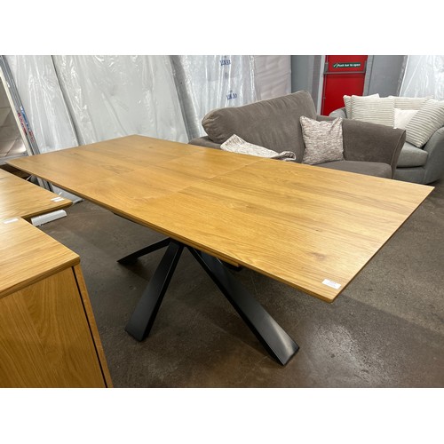 3147 - A Hanoi extending dining table (boxed)