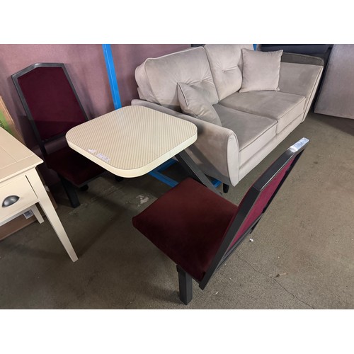 3284 - A two seater cafe table