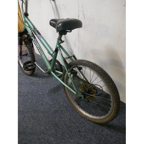 5285 - An Apollo Zealous 5 speed Shimano equipped front suspension hardtail girls mountain bike