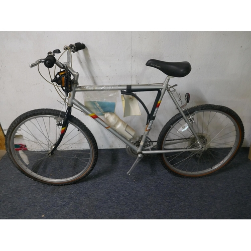 5297 - An Emmelle Cortina 18 all terrain bike