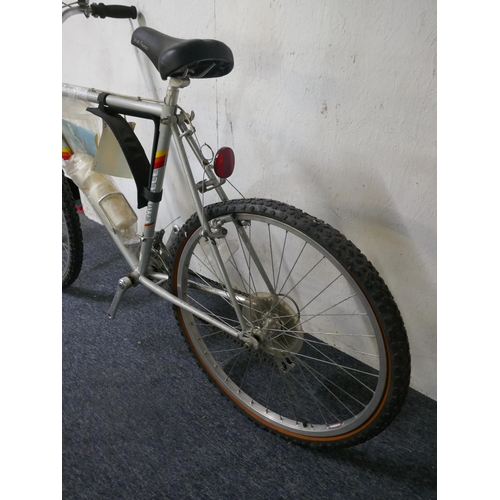 5297 - An Emmelle Cortina 18 all terrain bike