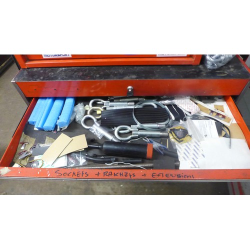 5032 - A Snap-On toolbox with a large quantity of tools including a Clarke 225pc circlip retaining spring s... 