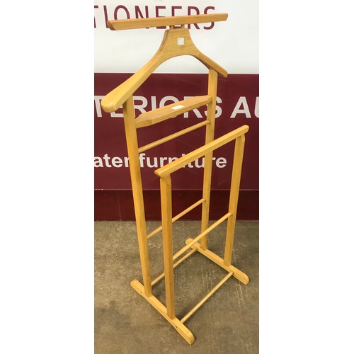 51 - A gentleman's beech valet stand