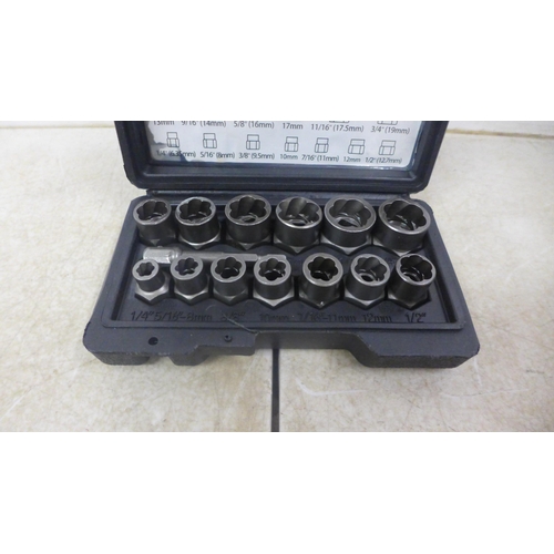 5011 - A 14 piece nut and bolt extraction socket set