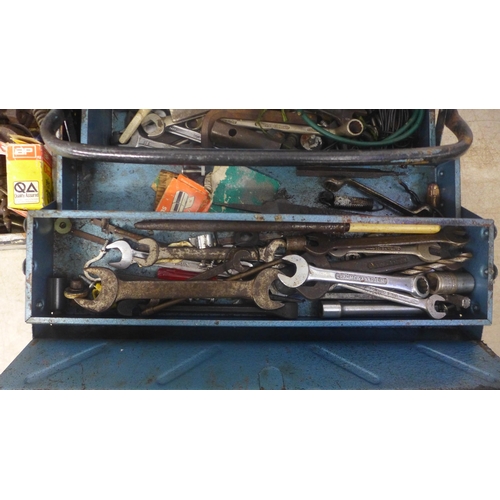 5023 - A wooden tool box and a metal cantilever tool box containing an assortment of tools including hammer... 