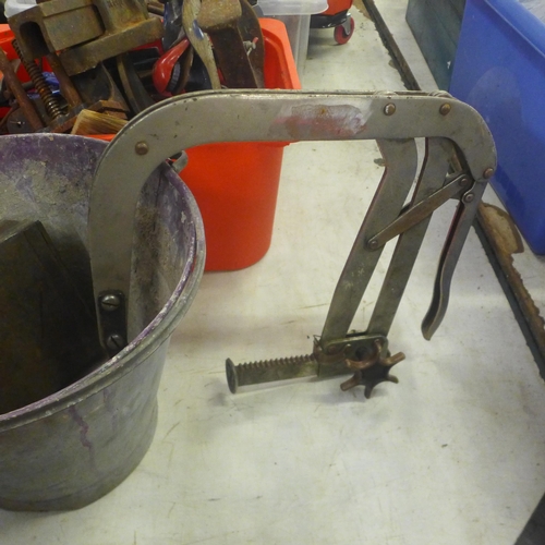 5044 - A large quantity of assorted tools and other items including corner clamps, a Woden 186B/a bench vic... 