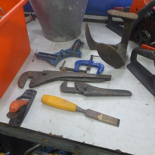 5044 - A large quantity of assorted tools and other items including corner clamps, a Woden 186B/a bench vic... 