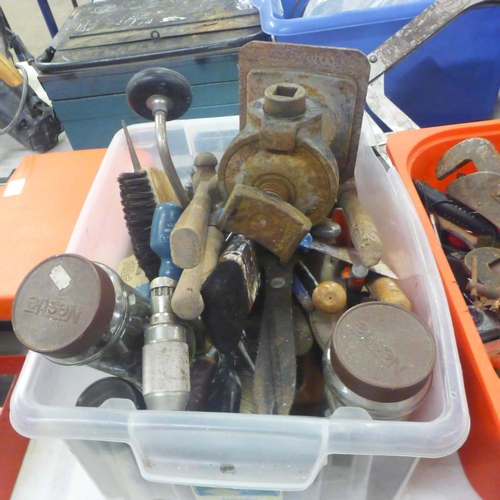 5044 - A large quantity of assorted tools and other items including corner clamps, a Woden 186B/a bench vic... 