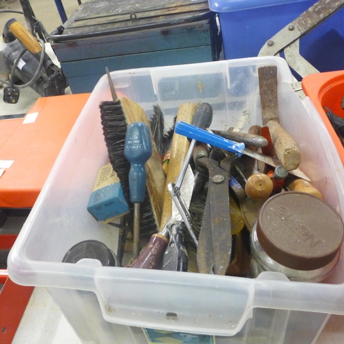 5044 - A large quantity of assorted tools and other items including corner clamps, a Woden 186B/a bench vic... 