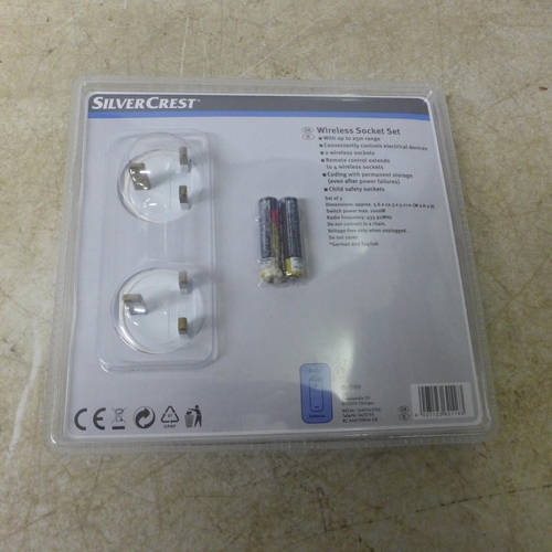 5065 - A Silver Crest wireless socket set and a mini LED projector