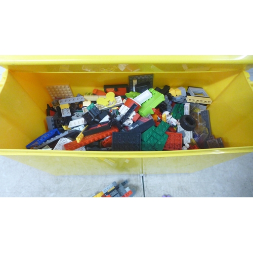 5071 - A quantity of LEGO in a LEGO brick style box