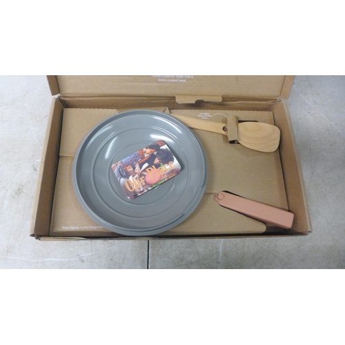 5076 - An Our Place Always pan with lid, spatula and steamer basket, colour pale rose corail